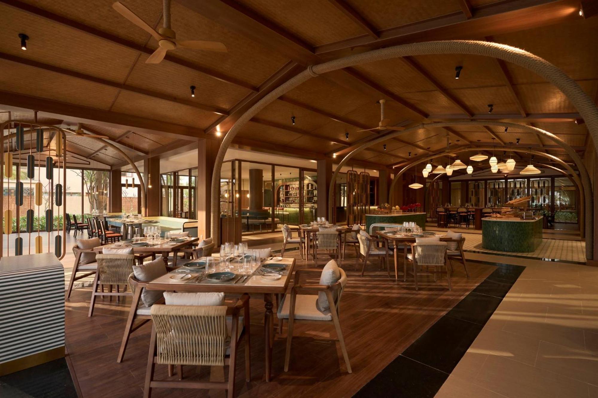 Voco Quang Binh Resort By Ihg Донгхой Экстерьер фото